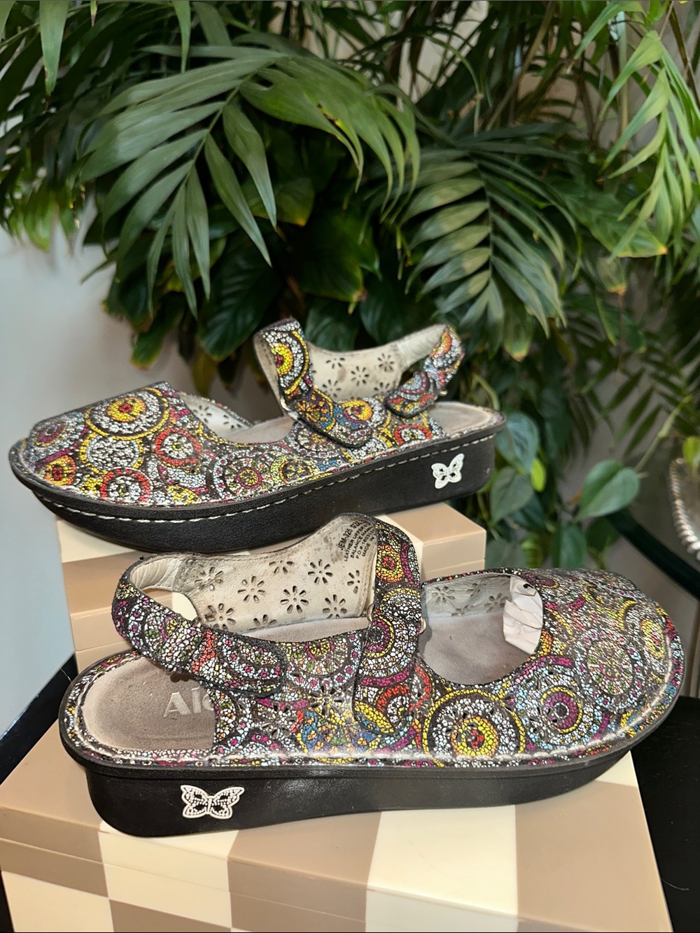 Alegria Multicolor Mosaic Circle-Print Mary Jane Clogs size 38 EUC